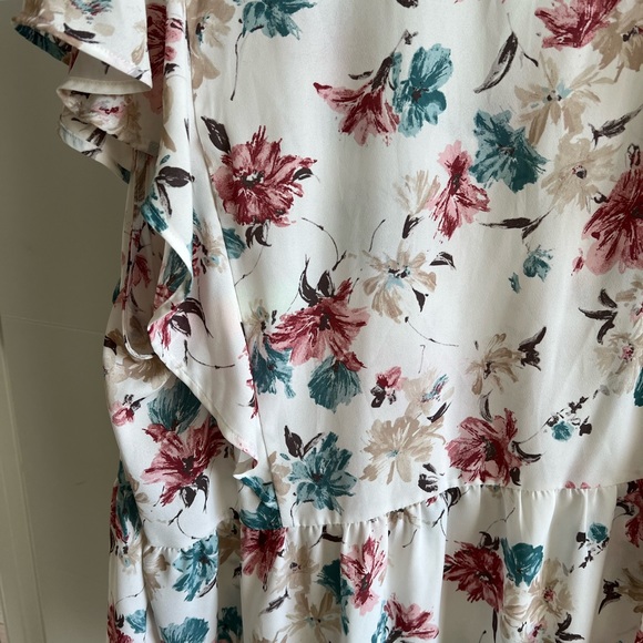 Andree White Floral Top - 1X - Picture 8 of 8